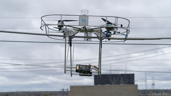 DRONE VOLT LineDrone operating on high-voltage power transmission lines
